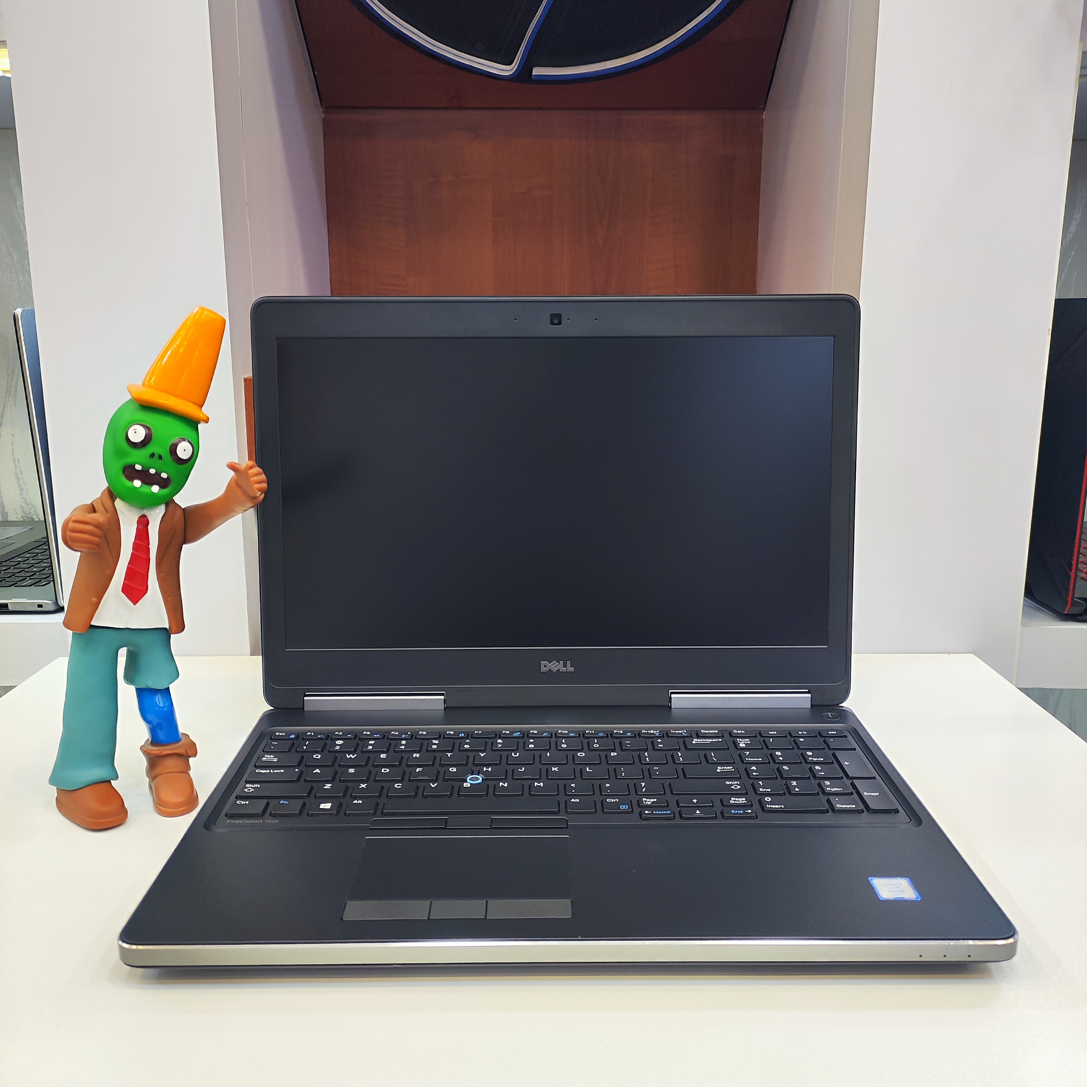 لپ تاپ ورک استیشن Dell Precision 7520 | Xeon E3-1545M | RAM 16GB | SSD 256GB | 15.6 Inch
