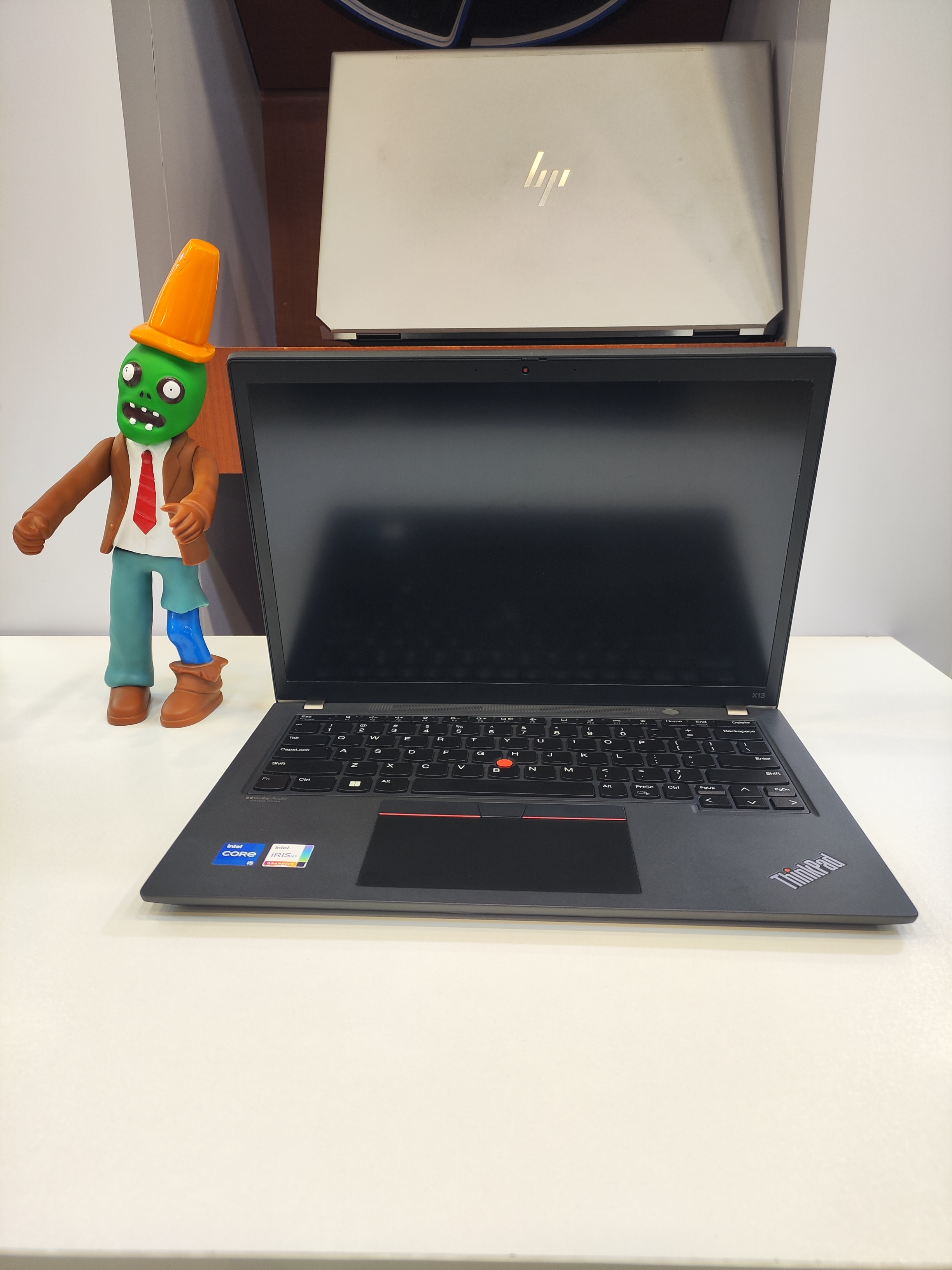 لپ تاپ LENOVO X13 CARBON